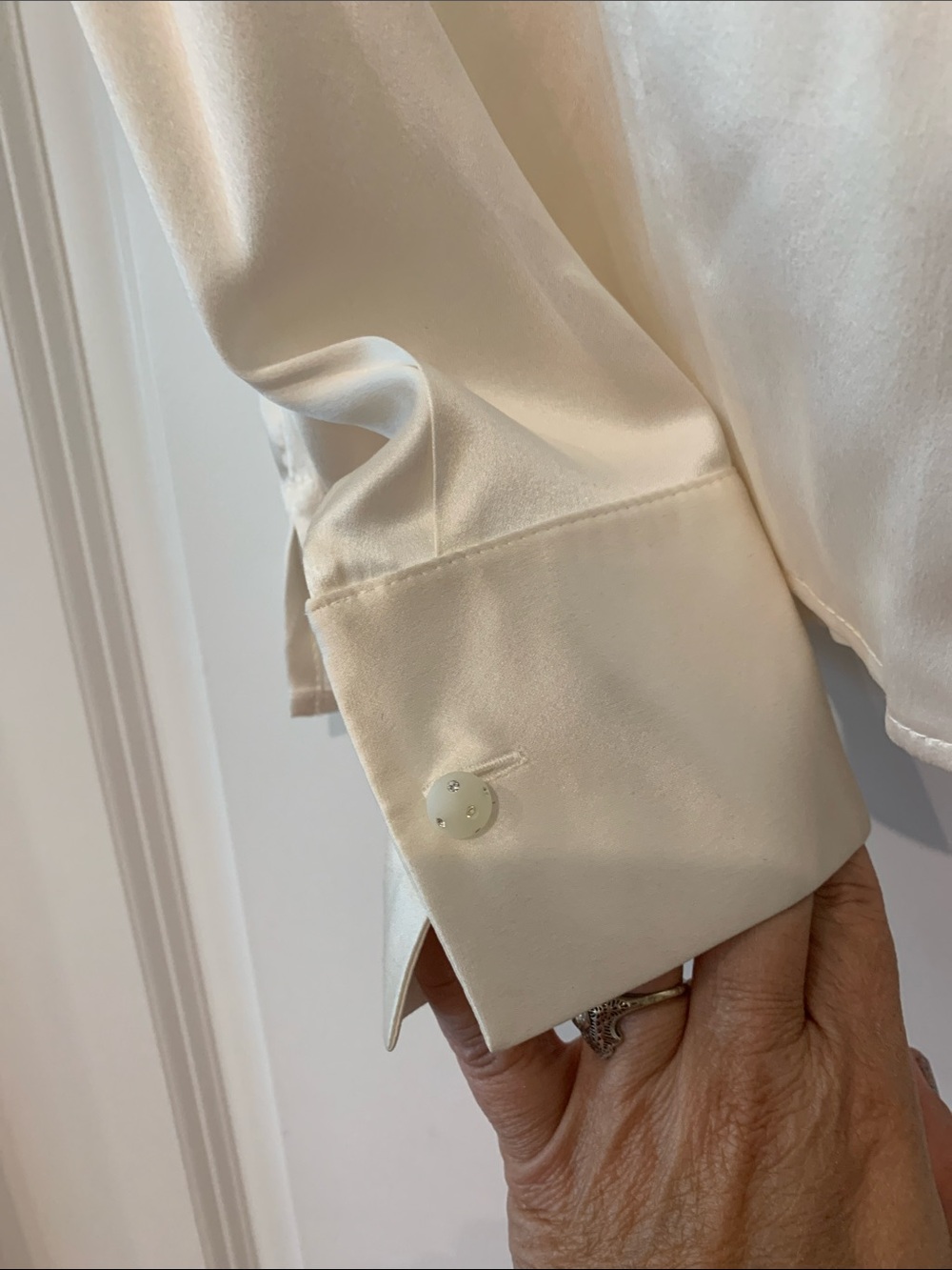 Vintage Connie Roberson ruffle-Trim pure silk Blouse in Cream long sleeves - Picture 4 of 9